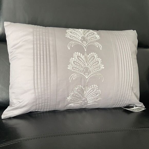 NEW! 💓Accent Pillow Grey - Picture 1 of 1